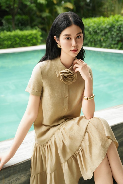 Sixdo Dark Beige Loose Dress With Flower